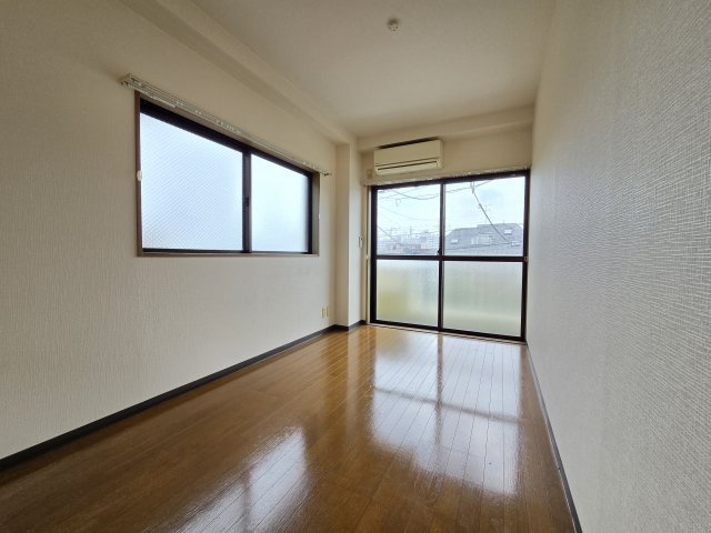 稲城市大丸の賃貸マンションの玄関