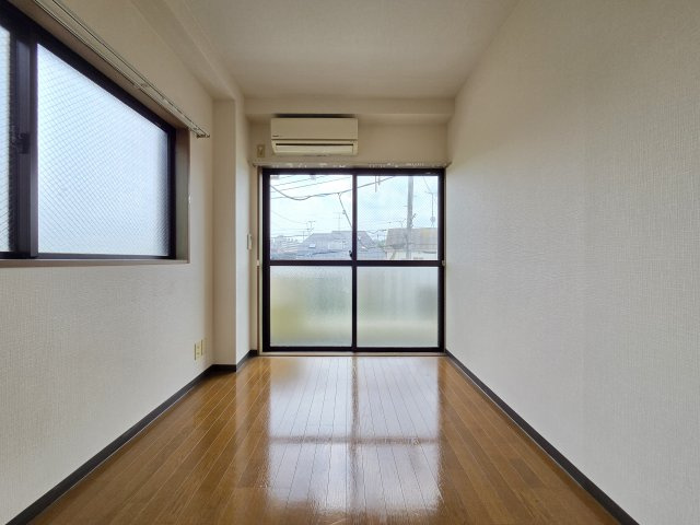 稲城市大丸の賃貸マンションの居間・リビング