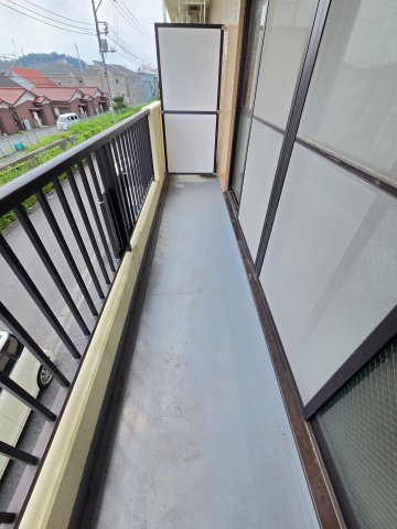 稲城市大丸の賃貸マンションのバルコニー