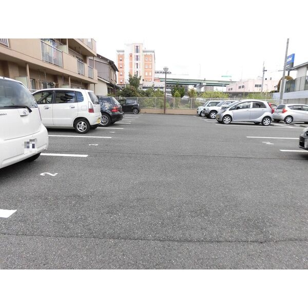 ニューユウチクの駐車場