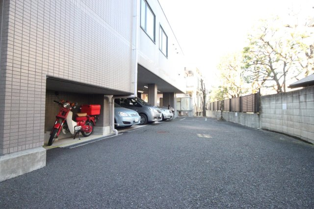 【駐車場】