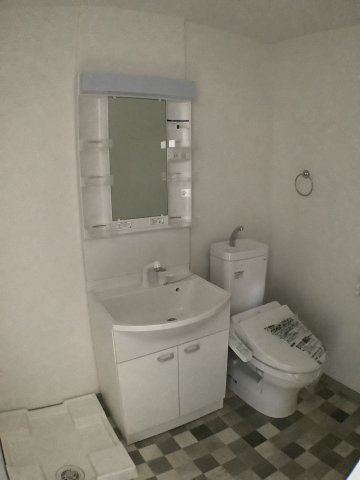  モダンオーク北柏の洗面所|ゆったりとスペースのある洗面所