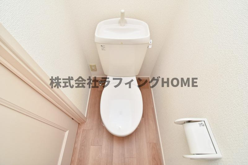 プライマリー久留米インターB棟のトイレ|落ち着いた色調のトイレです