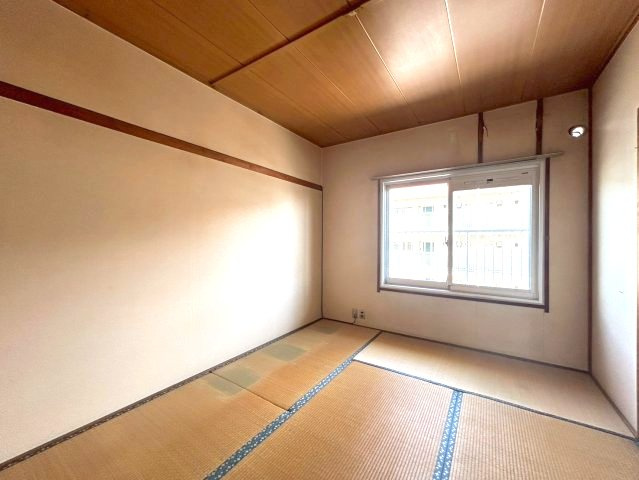 ローレルハイツ北神戸４号棟の和室