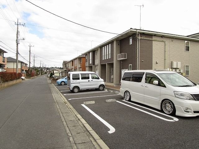 スクエア　ウエストの駐車場