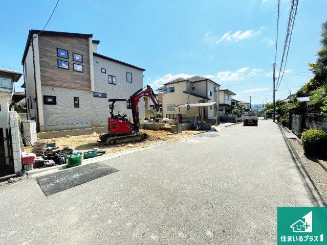 川西市水明台　第4期　新築一戸建ての前面道路含む現地写真|車通りの少ない前面道路！お子様がいらっしゃるご家族でも安心！