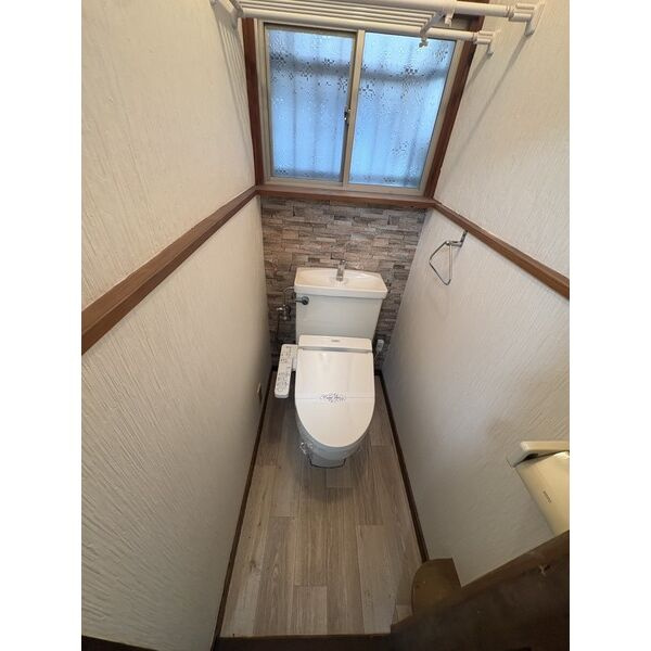 白水戸建のトイレ