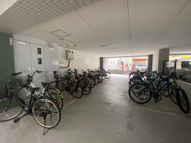福岡市中央区赤坂１丁目の賃貸マンションの駐車場