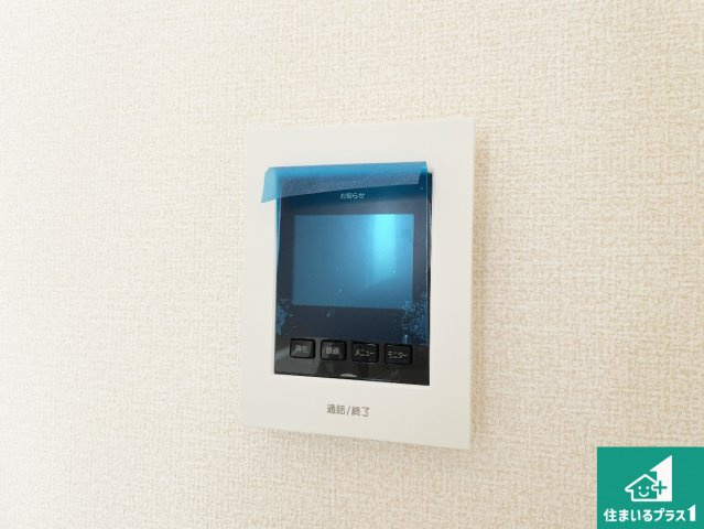 西宮市北六甲台　第4期　新築一戸建ての防犯設備|カラーモニターインターホン！声だけでなく来訪者の姿や顔がモニターで確認できるので、小さなお子様がいらっしゃるご家庭でも安心できます！
