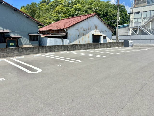 MISTRAL西延末Ⅱの駐車場