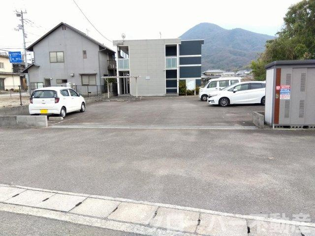 レオネクストソファレ　Ｆの駐車場