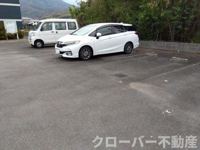 レオネクストソファレ　Ｆの駐車場