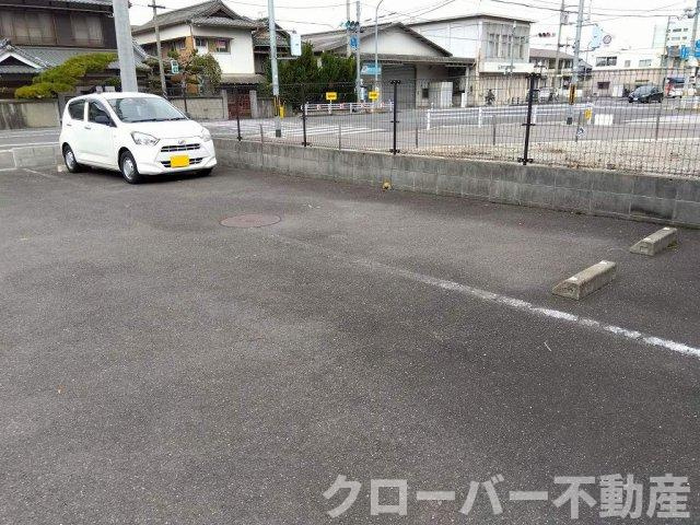レオネクストソファレ　Ｆの駐車場