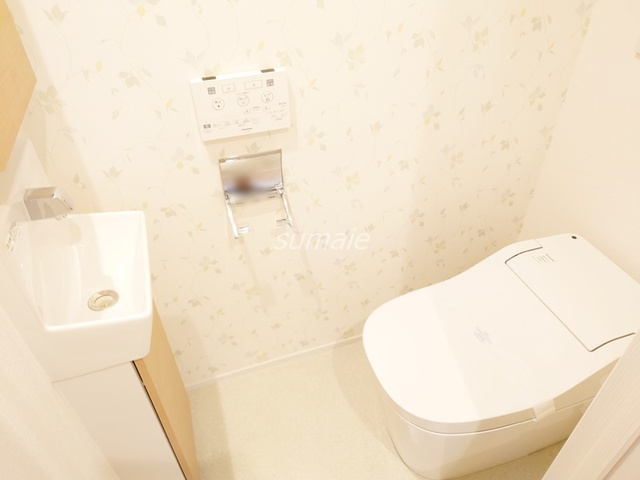 クローバーハイツのトイレ|温水洗浄機能付きトイレです☆