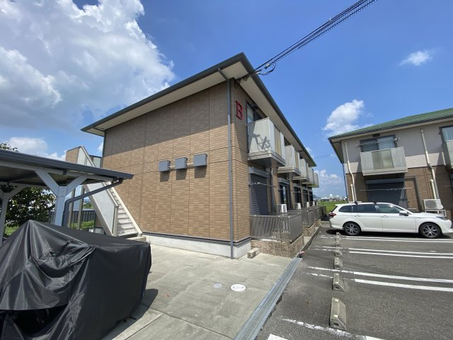 ヴィラージュ大開 B棟の外観