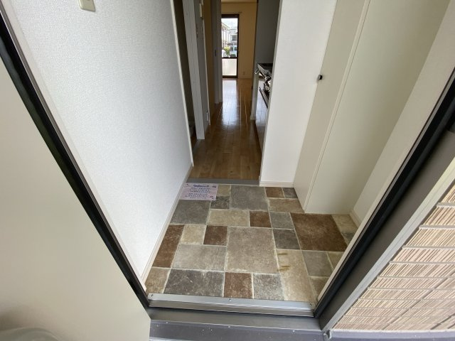 ヴィラージュ大開 B棟の玄関