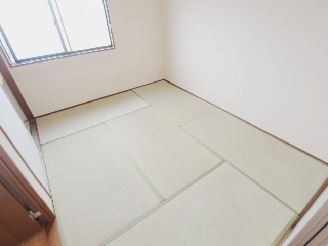 エイトトータス3番館の和室