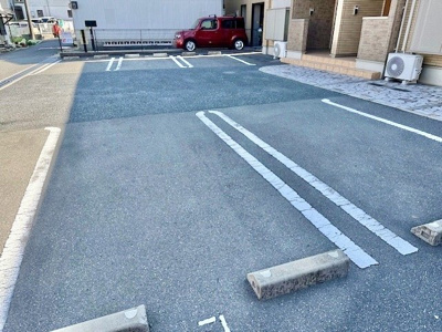 【駐車場】 | サンシャインフジⅢ | 駐車場に車を止められます