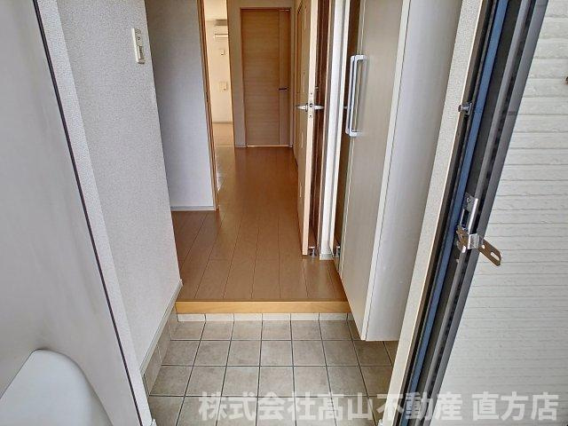 直方市大字感田のアパートの玄関