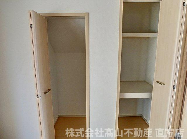 直方市大字感田のアパートの収納