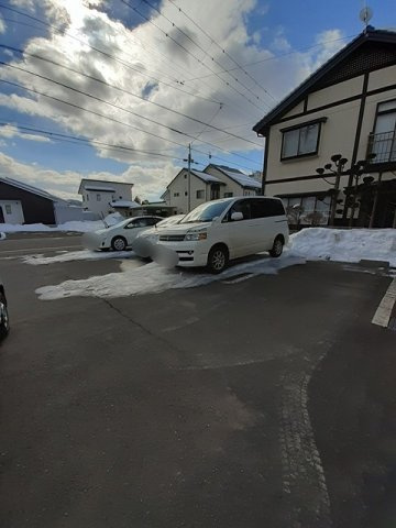 プラシードの駐車場