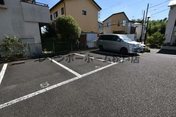 【仲介手数料：50％OFF】対象物件！の駐車場