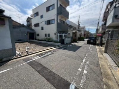 【前面道路含む現地写真】 | 六条通　新築一戸建 | ゆとりのある洗面室ですよ♪朝の身支度もスムーズにできますね！