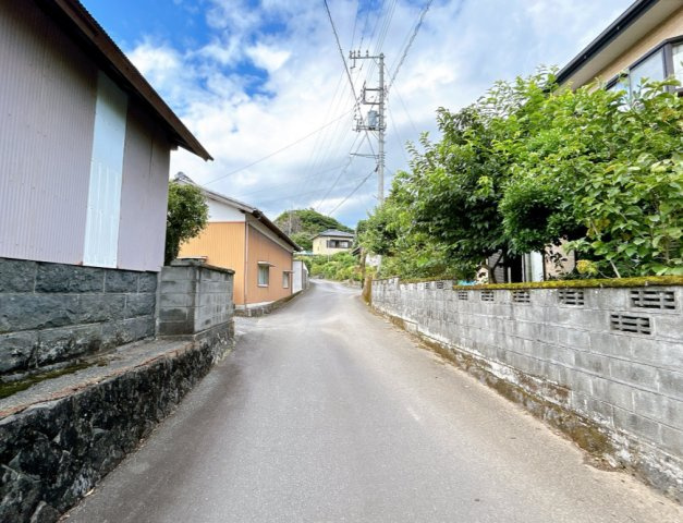 売中古戸建　富士市鵜無ケ淵の前面道路含む現地写真