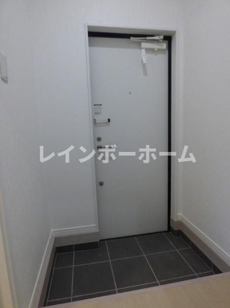 特典：仲介手数料が半額です!!の玄関|明るい玄関です