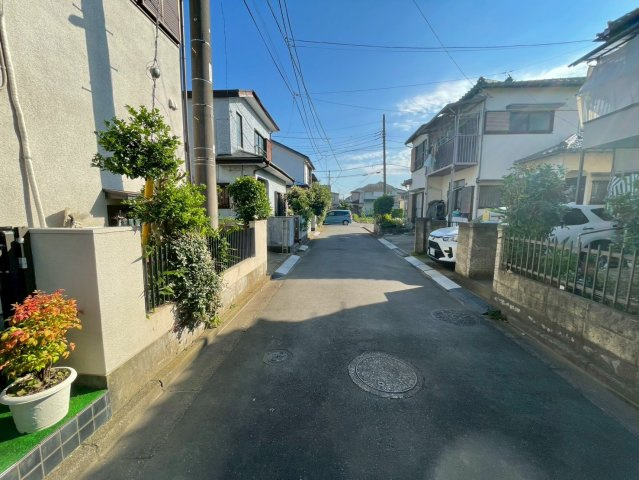 【前面道路含む現地写真】 | 鴻巣市神明2丁目　中古戸建