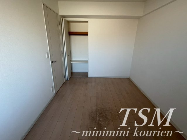 エステムコート香里園の洋室