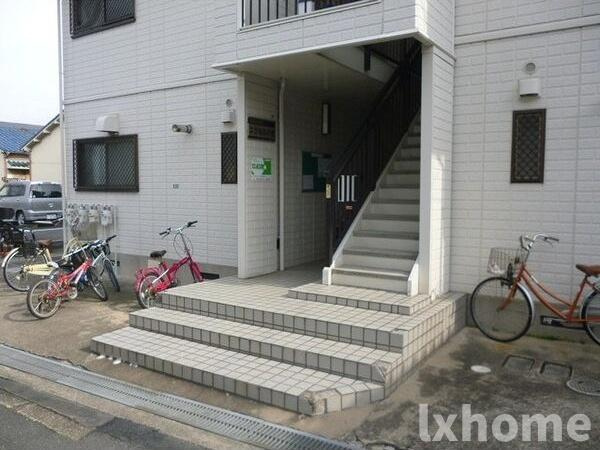 エクセル小西D棟のエントランス|毎日通るエントランスはこのようになっています