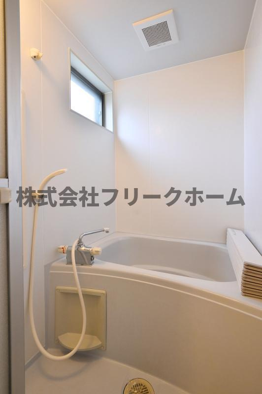 三鷹市野崎３丁目のアパートの浴室