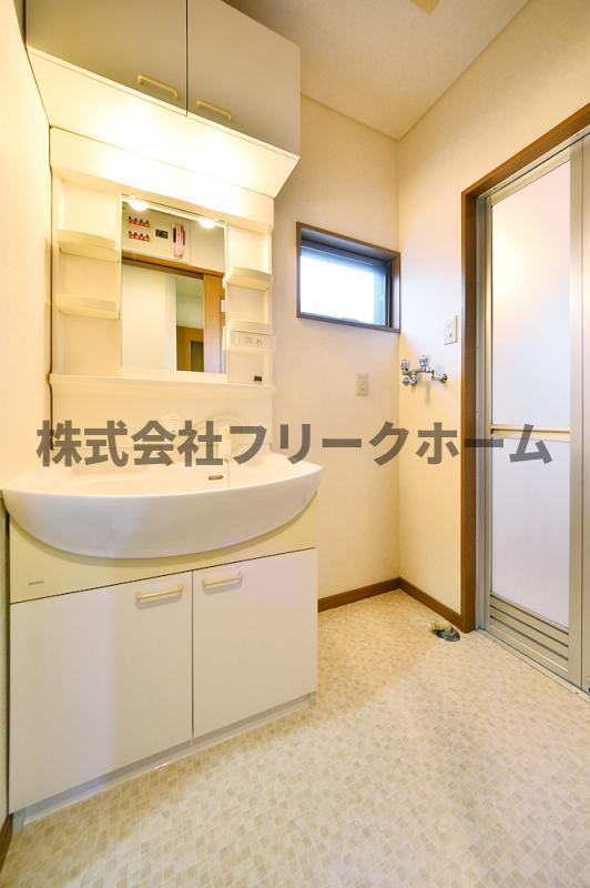 三鷹市野崎３丁目のアパートの洗面所