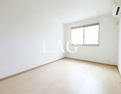【居間・リビング】 | ソレイユイナゲ | 洋室のお部屋です。