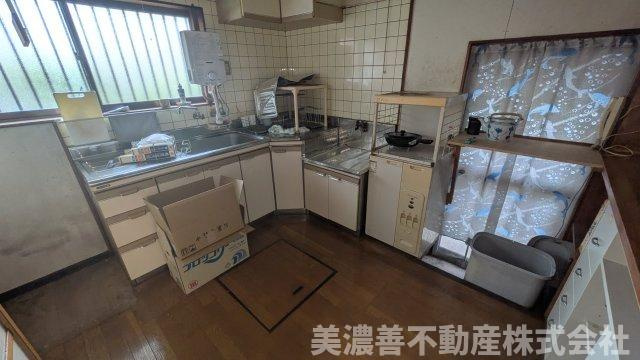 ６７１７１　各務原市那加琴が丘1丁目 中古住宅のキッチン