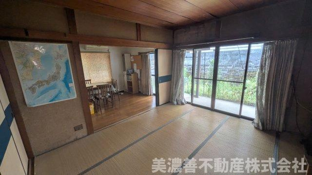 ６７１７１　各務原市那加琴が丘1丁目 中古住宅の居間・リビング