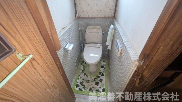 ６７１７１　各務原市那加琴が丘1丁目 中古住宅のトイレ