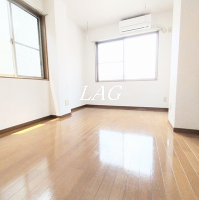 【居間・リビング】 | サンブリッジⅢ | 洋室のお部屋です。