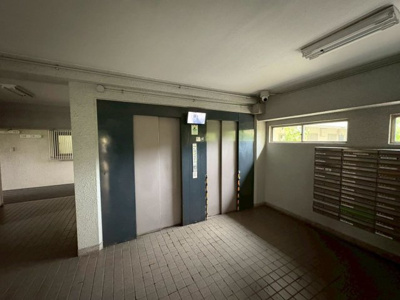 【ロビー】 | 新北島コーポ４号棟 | 【エレベーター】荷物が多い日も楽々にお部屋に持っていけますね！