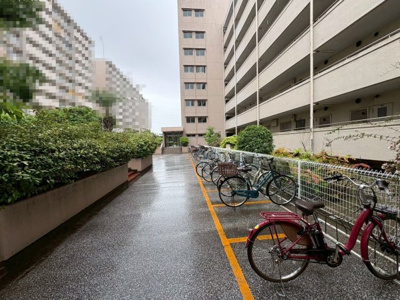 【駐輪場】 | 新北島コーポ４号棟 | 家探しはどうやってするの？から資金のことや住宅ローン、税金や制度のことまで住宅の難しいことをわかりやすく説明いたします♪ 