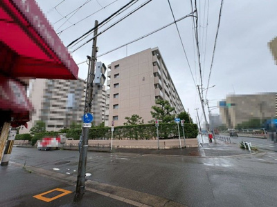 【外観】 | 新北島コーポ４号棟 | 【リビング】ＬＤＫ約１３．４帖！大きな窓のあるリビングは、陽光あふれる明るい空間です！居心地良く、ご家族皆がゆったり寛げる憩いの空間となりそうです♪