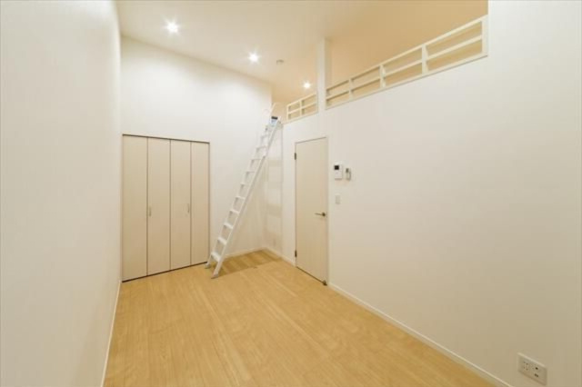 座間市入谷東２丁目のアパートの寝室