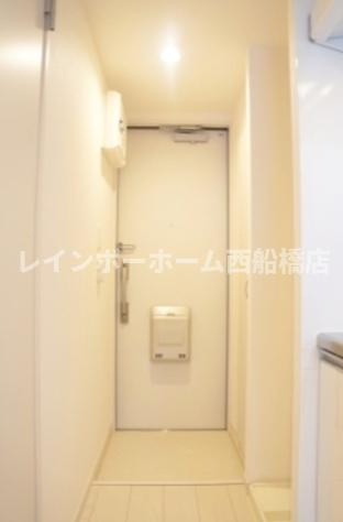 リブリ・ルノンの玄関