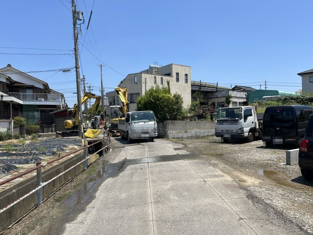 碧南市神有町1丁目　新築戸建＜4号棟＞の前面道路含む現地写真