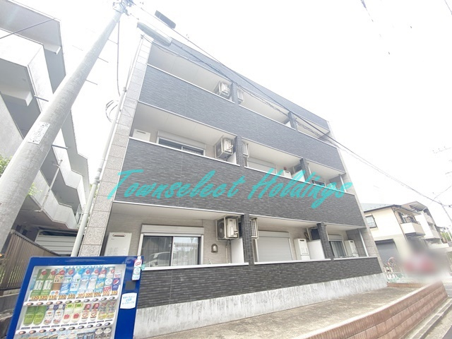横浜市戸塚区戸塚町のアパートの外観