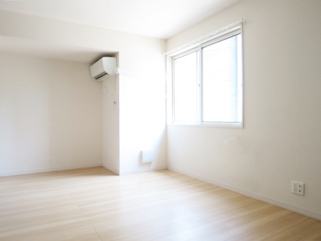 メゾン　ルミエールの居間・リビング|明るいお部屋です☆