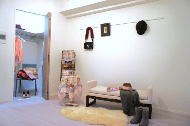 エンクレスト博多EAST PARKの居間・リビング|こちらのリビングで趣味の時間をお楽しみください