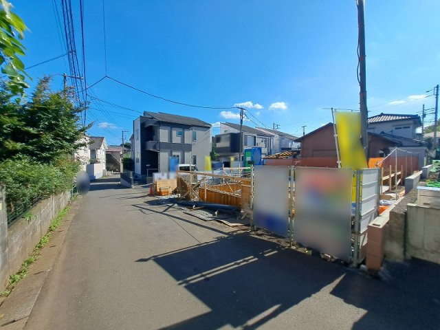 【前面道路含む現地写真】 | 東久留米市小山2丁目　新築一戸建住宅　全1棟　(保谷店) | 小中学校が徒歩15分以内にあり登下校の負担も少ないです。