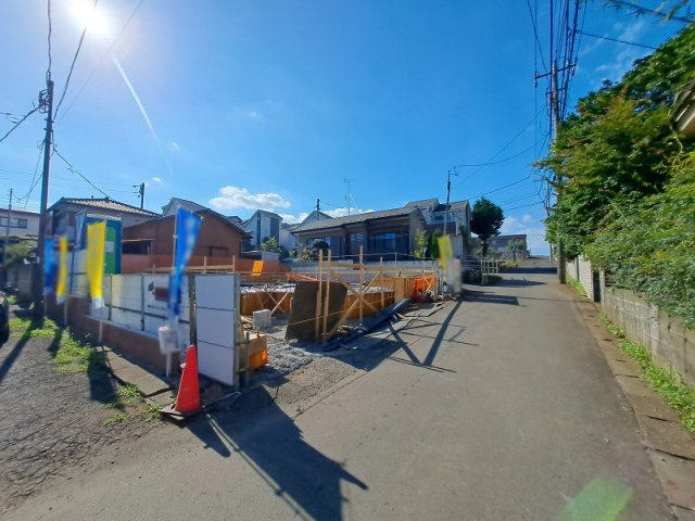 【前面道路含む現地写真】 | 東久留米市小山2丁目　新築一戸建住宅　全1棟　(保谷店) | 徒歩10分圏内に公園が充実した緑豊かな住宅地。